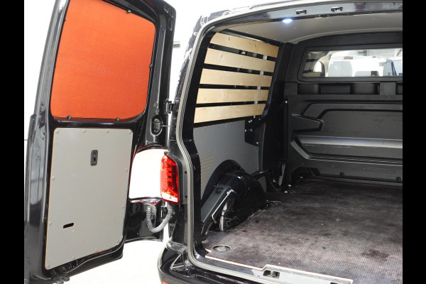 Volkswagen Transporter 2.0 150PK L2H1 Highline Automaat Dubbele Cabine Airco  Navi Parkeersensoren Camera Trekhaak Carplay