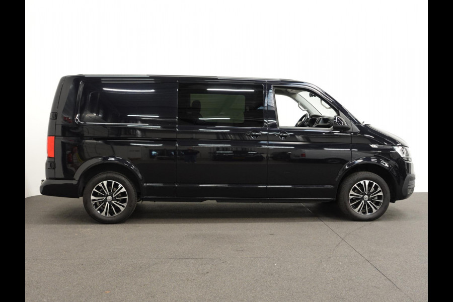 Volkswagen Transporter 2.0 150PK L2H1 Highline Automaat Dubbele Cabine Airco  Navi Parkeersensoren Camera Trekhaak Carplay
