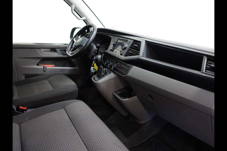 Volkswagen Transporter 2.0 150PK L2H1 Highline Automaat Dubbele Cabine Airco  Navi Parkeersensoren Camera Trekhaak Carplay