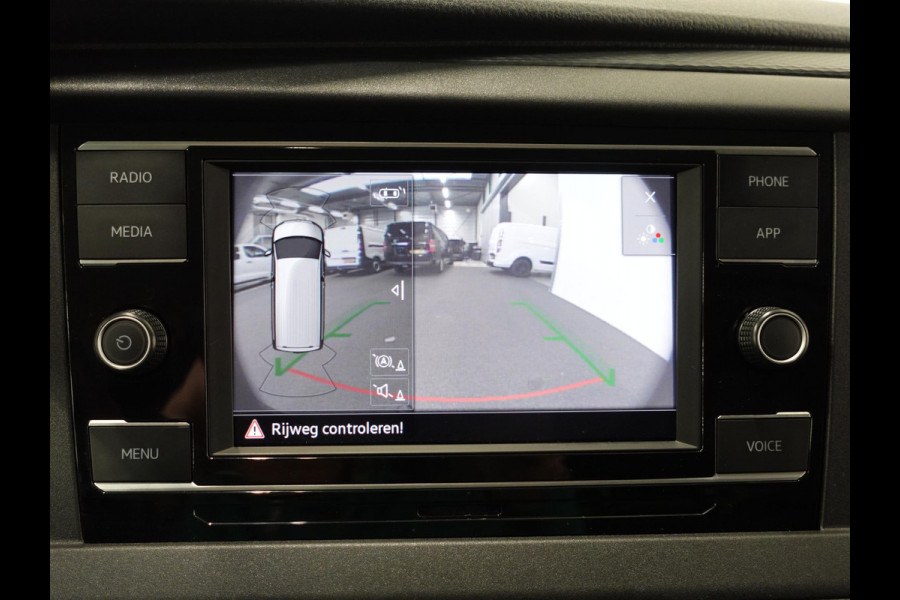 Volkswagen Transporter 2.0 150PK L2H1 Highline Automaat Dubbele Cabine Airco  Navi Parkeersensoren Camera Trekhaak Carplay