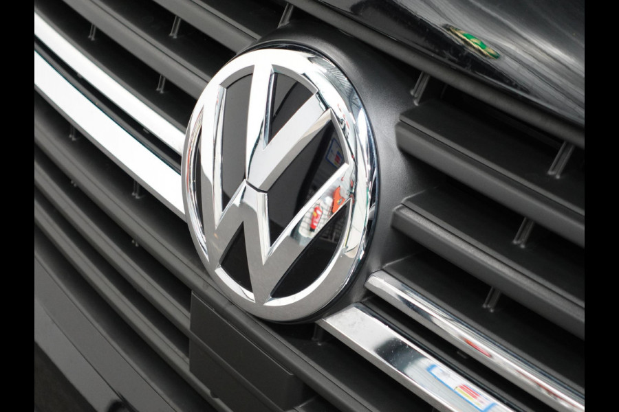 Volkswagen Transporter 2.0 150PK L2H1 Highline Automaat Dubbele Cabine Airco  Navi Parkeersensoren Camera Trekhaak Carplay