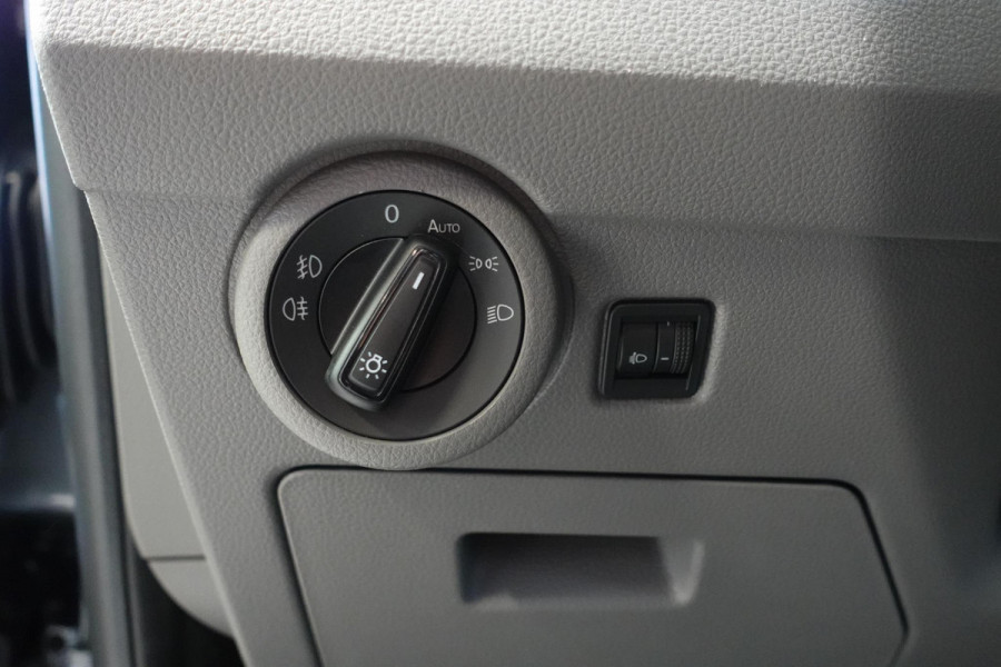 Volkswagen Transporter 2.0 TDI L2H1 28 Highline Automaat Airco Cruise Control Navi PDC V&A Trekhaak