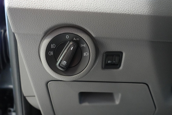 Volkswagen Transporter 2.0 TDI L2H1 28 Highline Automaat Airco Cruise Control Navi PDC V&A Trekhaak
