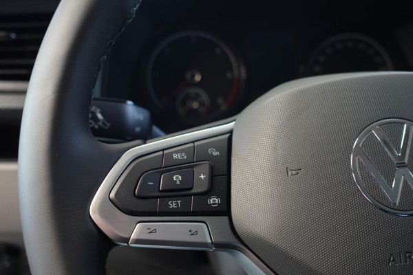 Volkswagen Transporter 2.0 TDI L2H1 28 Highline Automaat Airco Cruise Control Navi PDC V&A Trekhaak