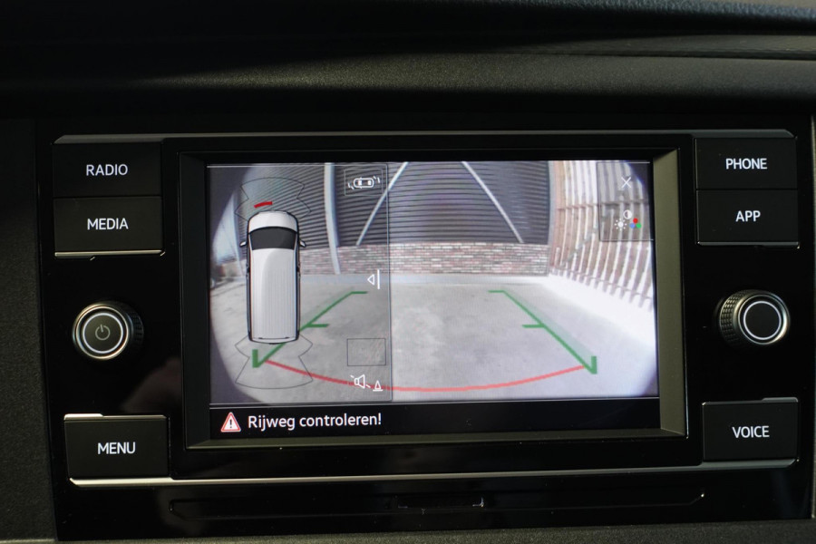 Volkswagen Transporter 2.0 TDI L2H1 28 Highline Automaat Airco Cruise Control Navi PDC V&A Trekhaak