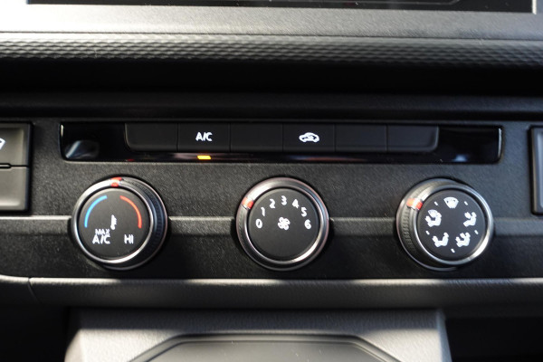 Volkswagen Transporter 2.0 TDI L2H1 28 Highline Automaat Airco Cruise Control Navi PDC V&A Trekhaak