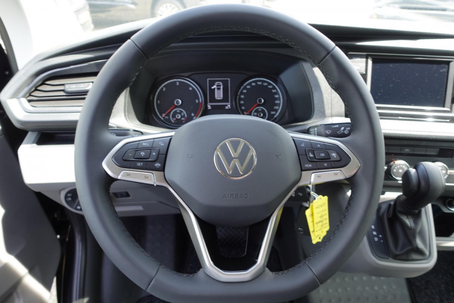 Volkswagen Transporter 2.0 TDI L2H1 28 Highline Automaat Airco Cruise Control Navi PDC V&A Trekhaak