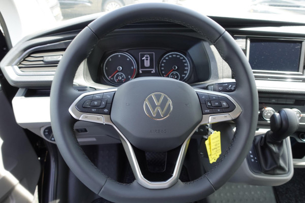 Volkswagen Transporter 2.0 TDI L2H1 28 Highline Automaat Airco Cruise Control Navi PDC V&A Trekhaak