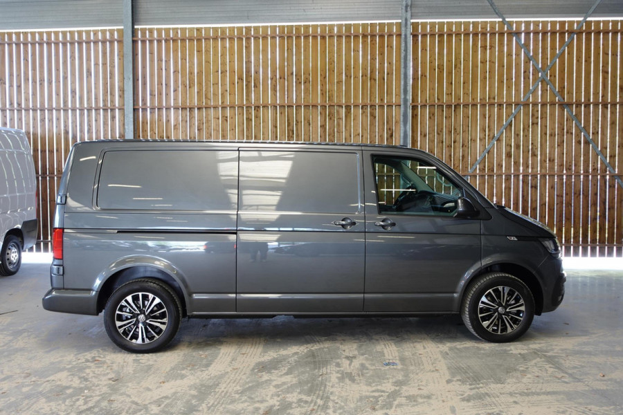 Volkswagen Transporter 2.0 TDI L2H1 28 Highline Automaat Airco Cruise Control Navi PDC V&A Trekhaak