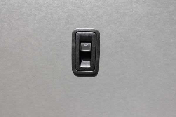 Volkswagen Transporter 2.0 TDI L2H1 28 Highline Automaat Airco Cruise Control Navi PDC V&A Trekhaak