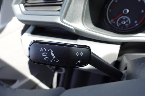 Volkswagen Transporter 2.0 TDI L2H1 28 Highline Automaat Airco Cruise Control Navi PDC V&A Trekhaak