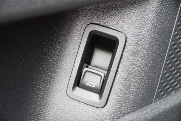 Volkswagen ID. Buzz Cargo 77 kWh 204PK, 3-ZITS, LED, ADAPT. CRUISE, CAMERA, STOELVERWARMING, STUURVERWARMING, CARPLAY, ELEKTR. ACHTERKLEP, PARKEERSE