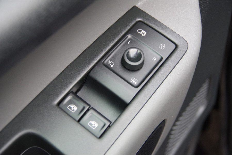 Volkswagen ID. Buzz Cargo 77 kWh 204PK, 3-ZITS, LED, ADAPT. CRUISE, CAMERA, STOELVERWARMING, STUURVERWARMING, CARPLAY, ELEKTR. ACHTERKLEP, PARKEERSE