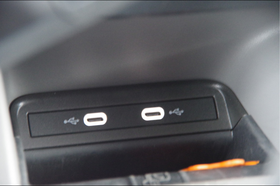 Volkswagen ID. Buzz Cargo 77 kWh 204PK, 3-ZITS, LED, ADAPT. CRUISE, CAMERA, STOELVERWARMING, STUURVERWARMING, CARPLAY, ELEKTR. ACHTERKLEP, PARKEERSE