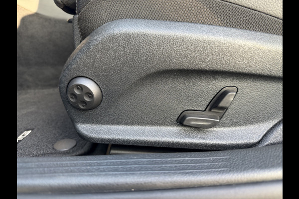 Mercedes-Benz C-Klasse Estate 180 Business AMG / Automaat / Panorama / Elek. stoelen / Parkassist / 19'' LM