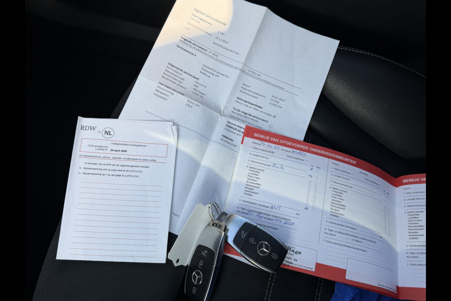 Mercedes-Benz C-Klasse Estate 180 Business AMG / Automaat / Panorama / Elek. stoelen / Parkassist / 19'' LM