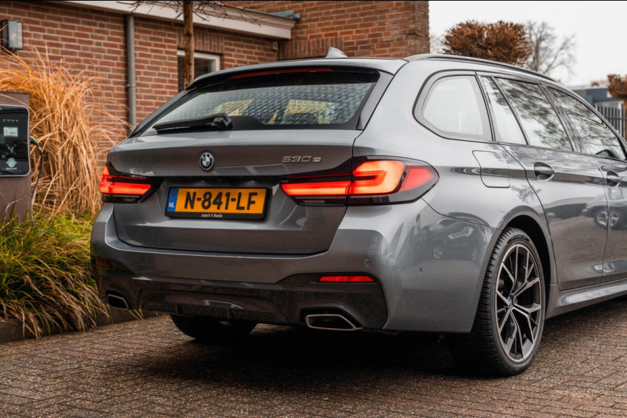 BMW 5 Serie Touring 530e Business Edition Plus M-Sport Laser Pano Memory Leder 19''