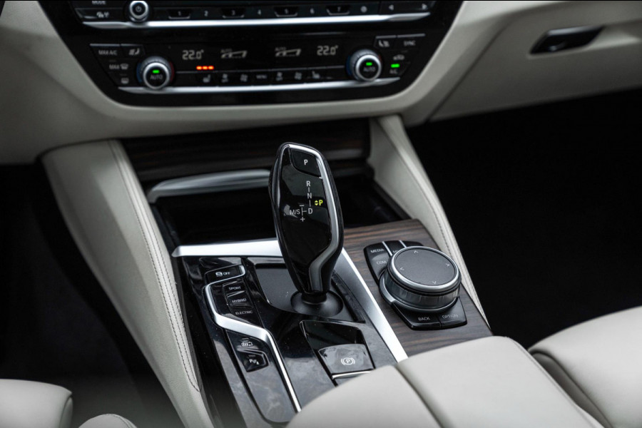 BMW 5 Serie Touring 530e Business Edition Plus M-Sport Laser Pano Memory Leder 19''