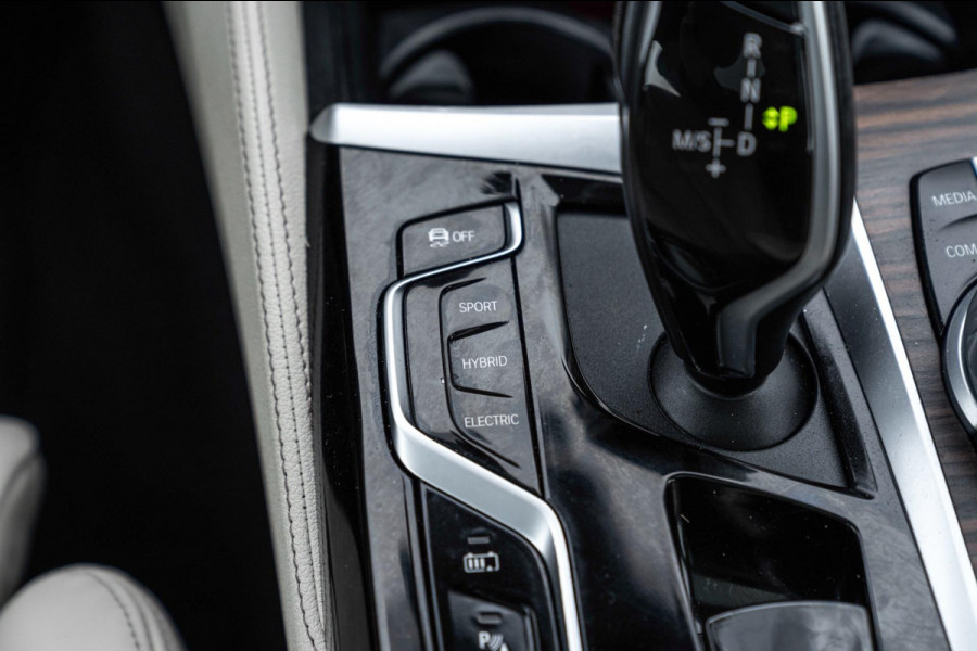 BMW 5 Serie Touring 530e Business Edition Plus M-Sport Laser Pano Memory Leder 19''