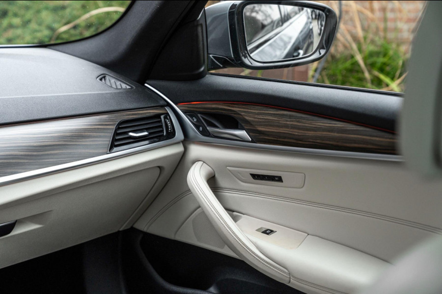 BMW 5 Serie Touring 530e Business Edition Plus M-Sport Laser Pano Memory Leder 19''