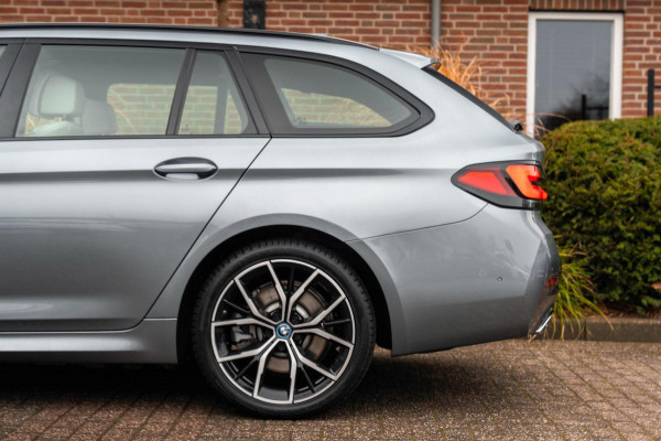 BMW 5 Serie Touring 530e Business Edition Plus M-Sport Laser Pano Memory Leder 19''