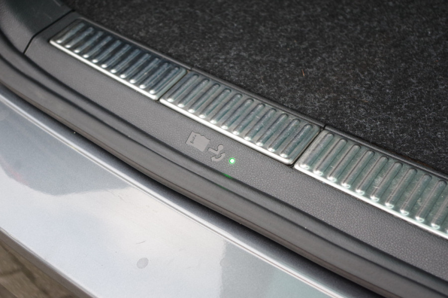 Škoda Superb Combi 1.4 TSI 218 PK iV Sportline BNS PHEV, Trekhaak, Memory, 4 x Stoelverwarming