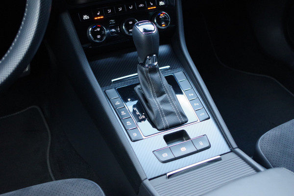 Škoda Superb Combi 1.4 TSI 218 PK iV Sportline BNS PHEV, Trekhaak, Memory, 4 x Stoelverwarming