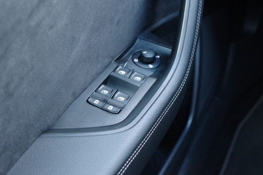 Škoda Superb Combi 1.4 TSI 218 PK iV Sportline BNS PHEV, Trekhaak, Memory, 4 x Stoelverwarming