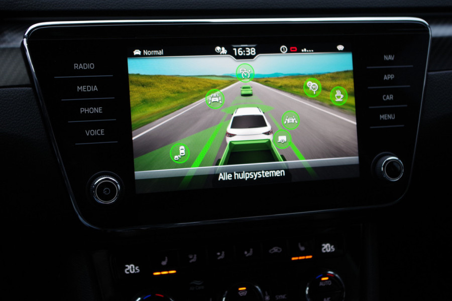 Škoda Superb Combi 1.4 TSI 218 PK iV Sportline BNS PHEV, Trekhaak, Memory, 4 x Stoelverwarming