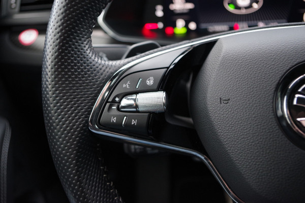 Škoda Superb Combi 1.4 TSI 218 PK iV Sportline BNS PHEV, Trekhaak, Memory, 4 x Stoelverwarming