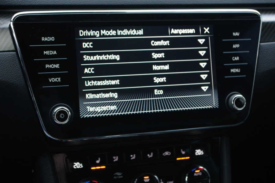 Škoda Superb Combi 1.4 TSI 218 PK iV Sportline BNS PHEV, Trekhaak, Memory, 4 x Stoelverwarming