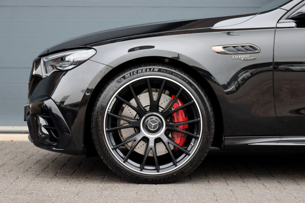 Mercedes-Benz E-Klasse Estate AMG 53 4MATIC+ | 585pk | MBUX Hyperscreen | Achterasbesturing | Distronic | Memory | Burmester | Digital Light | Trekhaak | Surround Camera | AMG-Nightpakket | Augmented Reality |