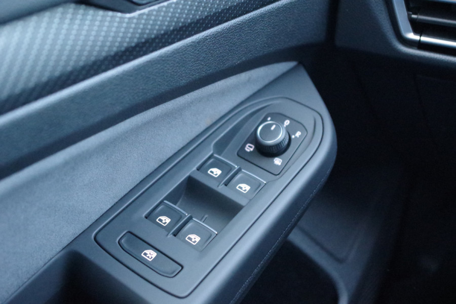 Volkswagen Golf 1.5 eTSI 131 PK R-Line, Camera, Adap. Cruise Control, LED, Camera