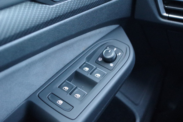 Volkswagen Golf 1.5 eTSI 131 PK R-Line, Camera, Adap. Cruise Control, LED, Camera