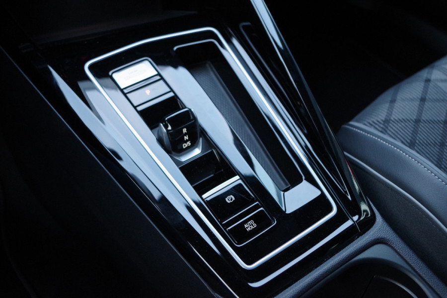 Volkswagen Golf 1.5 eTSI 131 PK R-Line, Camera, Adap. Cruise Control, LED, Camera