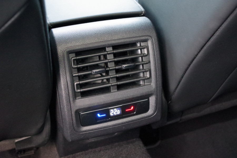 Volkswagen Golf 1.5 eTSI 131 PK R-Line, Camera, Adap. Cruise Control, LED, Camera