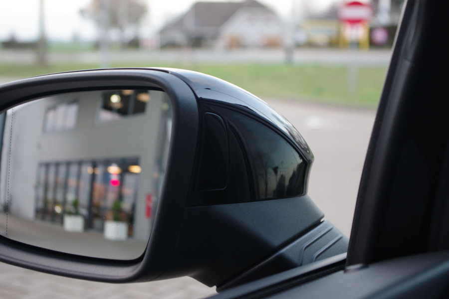 Volkswagen Golf 1.5 eTSI 131 PK R-Line, Camera, Adap. Cruise Control, LED, Camera