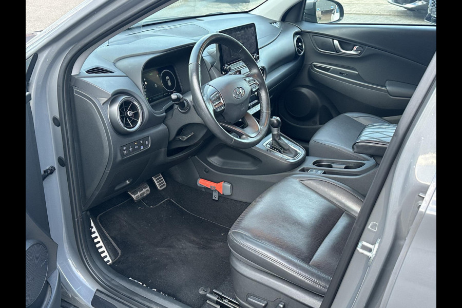 Hyundai Kona 1.6 GDI HEV Premium | DEALER ONDERHOUDEN | STOEL VERKOELING/VERWARMING | STUURWIEL VERWARMD | ACHTERBANK VERWARMD | HEAD UP | APPLECARPLAY \ AINDROID AUTO | AFNM. TREKHAAK | KRELL BOXEN |