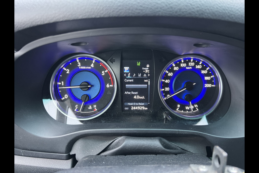 Toyota Hilux 2.4 D-4D-F Double Cab Professional