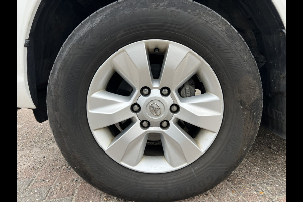 Toyota Hilux 2.4 D-4D-F Double Cab Professional