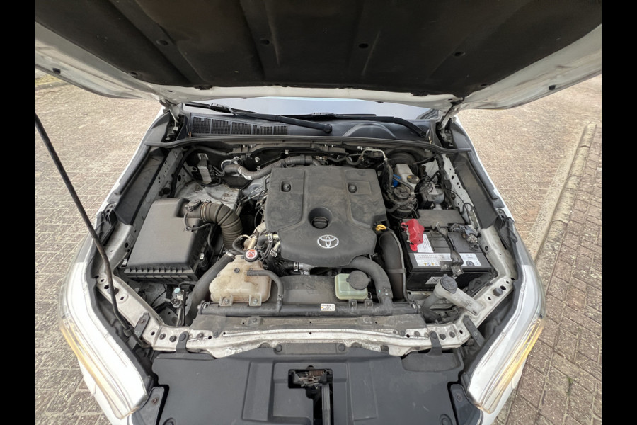 Toyota Hilux 2.4 D-4D-F Double Cab Professional