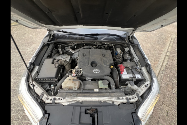 Toyota Hilux 2.4 D-4D-F Double Cab Professional