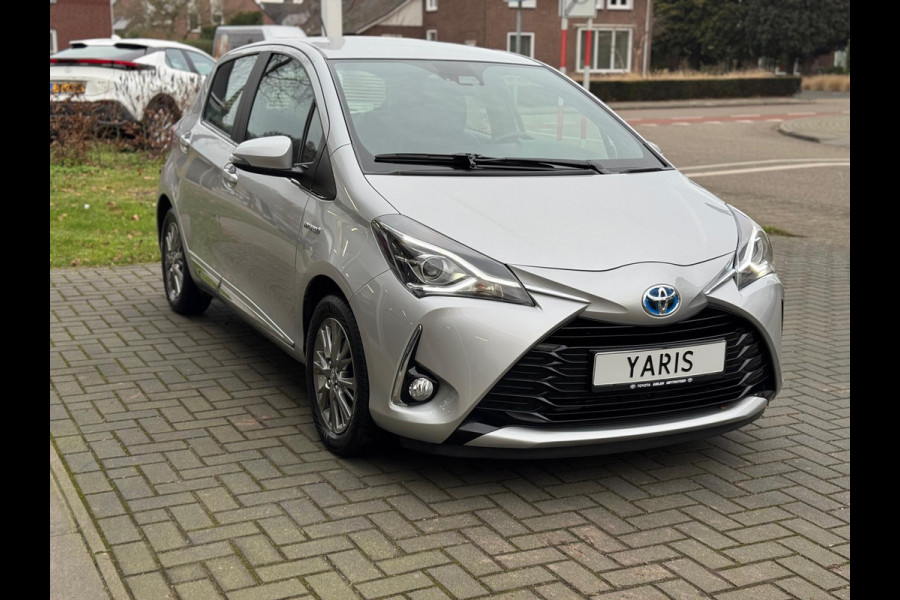 Toyota Yaris 1.5 Hybrid Executive | Lichtmetalen velgen, Half leer, Navigatie, Cruise control, Armsteun, Startknop, Safety sense