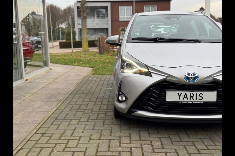 Toyota Yaris 1.5 Hybrid Executive | Lichtmetalen velgen, Half leer, Navigatie, Cruise control, Armsteun, Startknop, Safety sense
