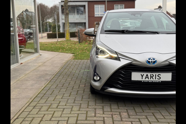 Toyota Yaris 1.5 Hybrid Executive | Lichtmetalen velgen, Half leer, Navigatie, Cruise control, Armsteun, Startknop, Safety sense