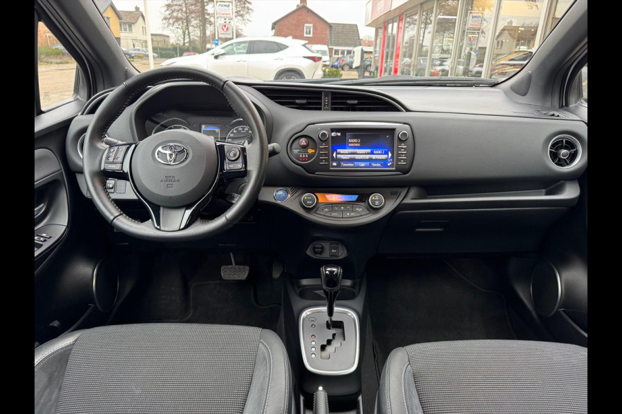 Toyota Yaris 1.5 Hybrid Executive | Lichtmetalen velgen, Half leer, Navigatie, Cruise control, Armsteun, Startknop, Safety sense