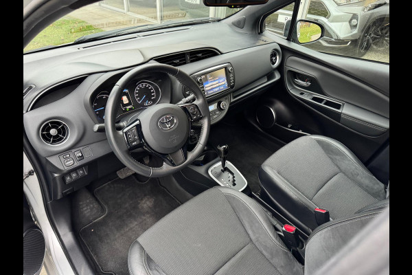 Toyota Yaris 1.5 Hybrid Executive | Lichtmetalen velgen, Half leer, Navigatie, Cruise control, Armsteun, Startknop, Safety sense