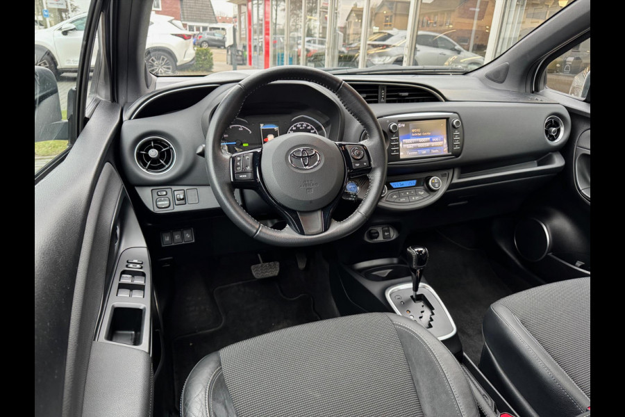 Toyota Yaris 1.5 Hybrid Executive | Lichtmetalen velgen, Half leer, Navigatie, Cruise control, Armsteun, Startknop, Safety sense