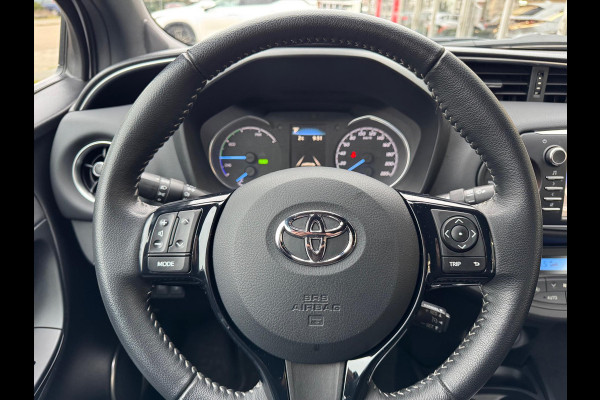 Toyota Yaris 1.5 Hybrid Executive | Lichtmetalen velgen, Half leer, Navigatie, Cruise control, Armsteun, Startknop, Safety sense