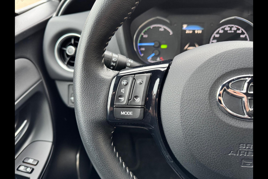Toyota Yaris 1.5 Hybrid Executive | Lichtmetalen velgen, Half leer, Navigatie, Cruise control, Armsteun, Startknop, Safety sense